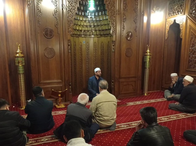 Tuşba İlçe Müftüsü Demirtaş, Nurşin Camii cemaatine namaz ve cihat sohbeti yaptı