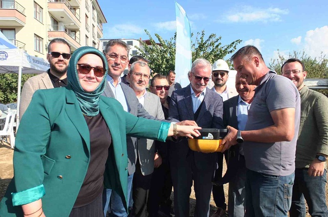 Burhaniye'de bağışlanan 2,5 dekarlık alanda caminin temeli törenle atıldı