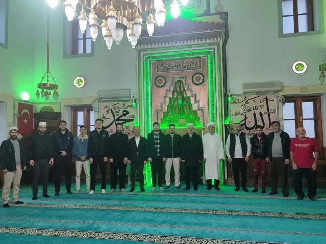 Bilecik İl Müftüsü Dikmen, Yediler Camii'nde öğrencilerle sabah namazı kıldı