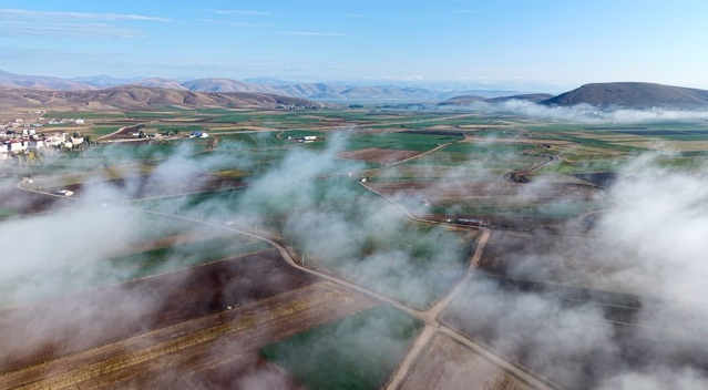 Bayburt Demirözü'nde sis geniş alanları kapladı, drone ile görüntülendi