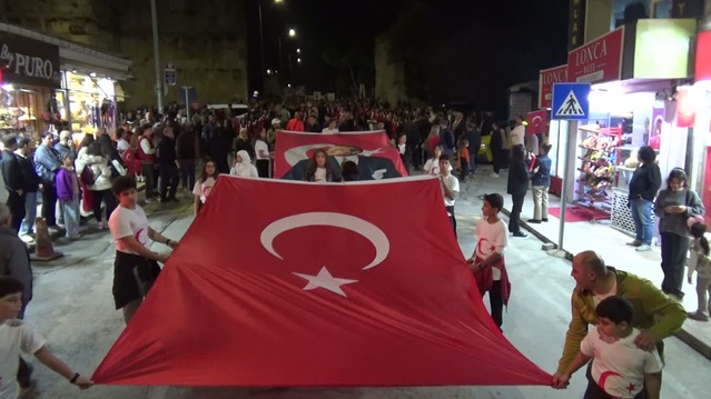 Sinop'ta Cumhuriyet Bayramı'nın 103. yılı fener alayıyla kutlandı