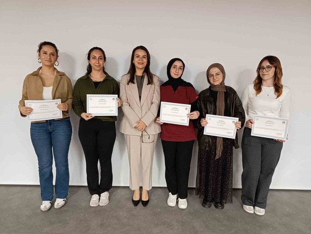 Aydın Şehir Hastanesi'nde emzirme danışmanlığı eğitiminde sertifikalar verildi