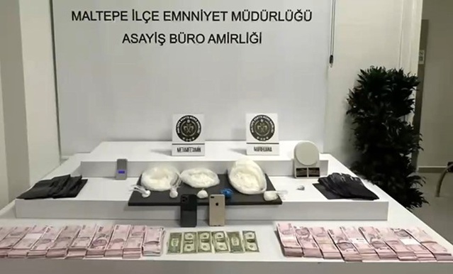 Kartal Topselvi'deki operasyonda 2 kilo 149 gram metamfetamin ele geçirildi
