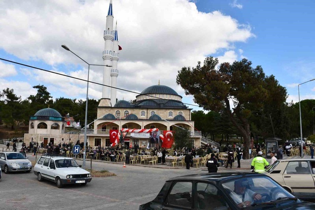 Gördes’te 100 milyon liralık cami ve Kur’an kursu hizmete açıldı