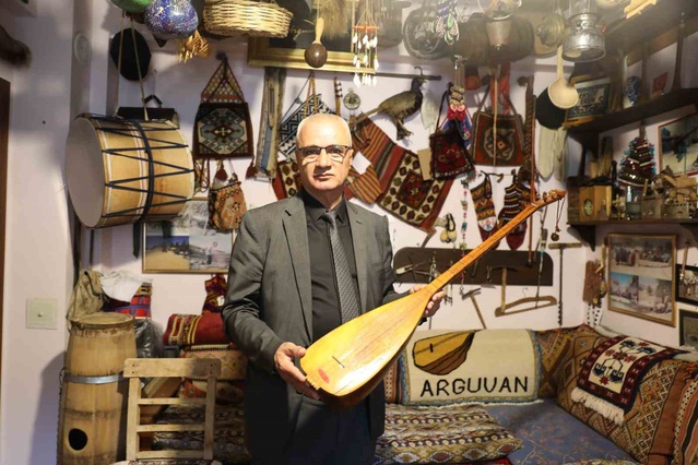 Arguvan Belediye Başkanı Eren, evinin odasını köy müzesine dönüştürdü