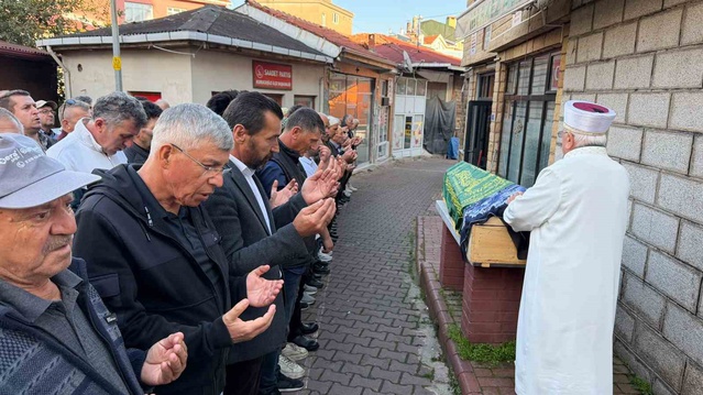 Zonguldak'ta çöken binada ölen 74 yaşındaki kadın Bartın'da toprağa verildi