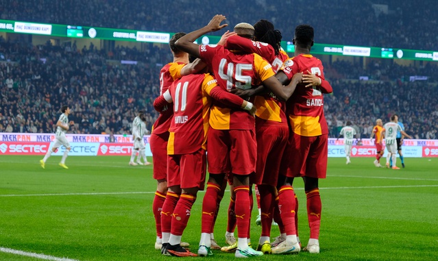 Galatasaray, Konyaspor'u deplasmanda 4-0 yenerek üst üste 4. galibiyetini aldı