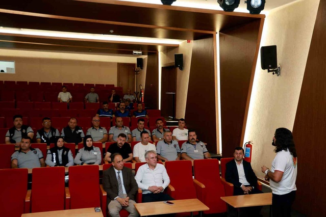 Kayseri TEM ekipleri Talas Belediyesi personeline terörle mücadele eğitimi verdi