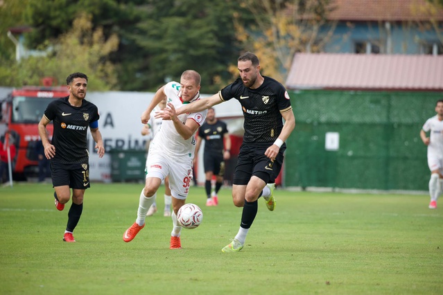 Karşıyaka, 1'inci Lig ekibi Boluspor'u gençlerle 3-1 yenip kupada tur atladı