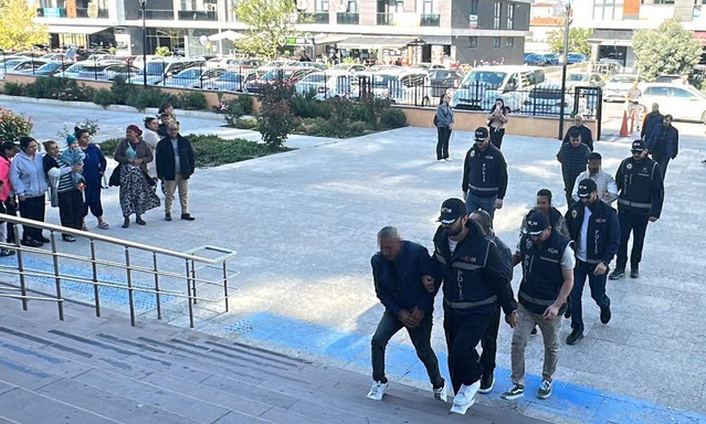 Edirne'de tefecilerin evlere el koyması iddiasıyla 4 şüpheli adliyeye sevk edildi