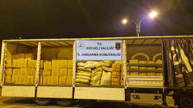 Kocaeli'de 30 Eylül'de aramalarda 6 ton 250 kilogram tütün ve 511 tarihi eser bulundu