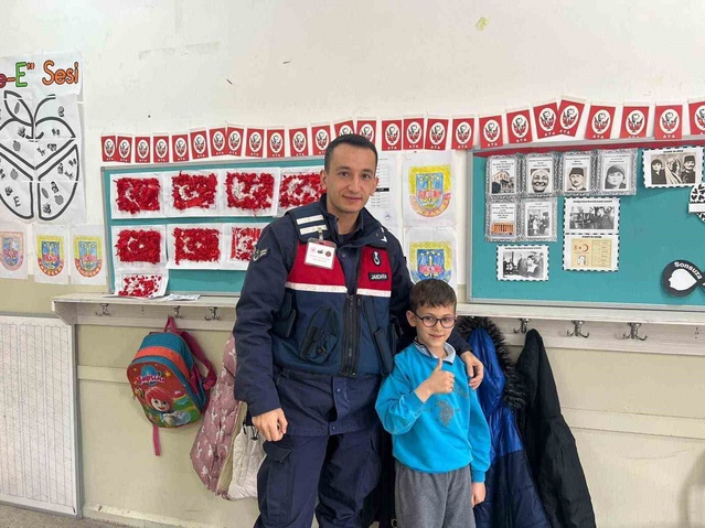 Bilecik jandarması öğrenci güvenliği için 14 okul ve çevresini denetledi