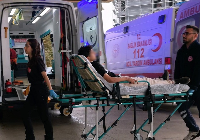 Bursa İnegöl'de 13 yaşındaki çocuğun karnına duvardaki tel saplandı