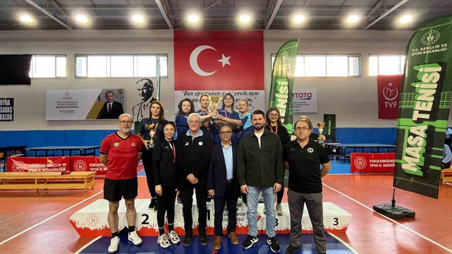 Eskişehir'de masa tenisinde Anadolu Üniversitesi kadınlarda şampiyon oldu