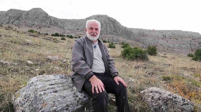 Yozgat'ta Kandemir, Akdağ'da nasihati yerine getirip ezan okudu ve namaz kıldı
