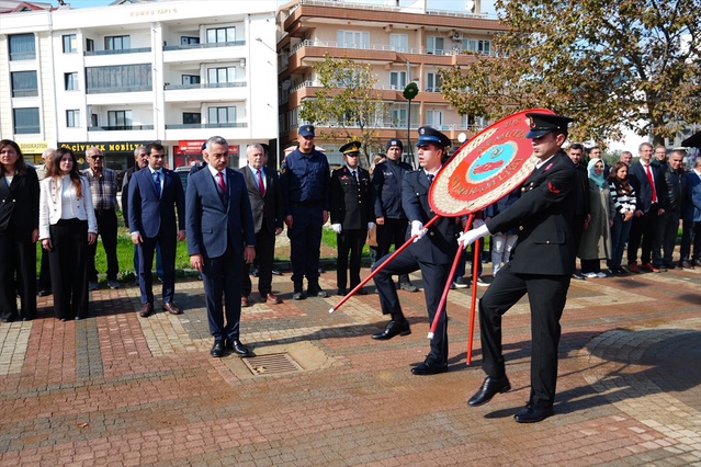 Yalova Armutlu'da Cumhuriyet'in 103. yıl dönümü kapalı salonda kutlandı