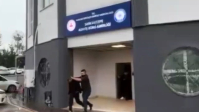 Sancaktepe halk pazarında esnaf grupları bıçaklarla çatıştı: Ferhat Ö. öldü, 15 yaşındaki çocuk dahil 5 yaralı