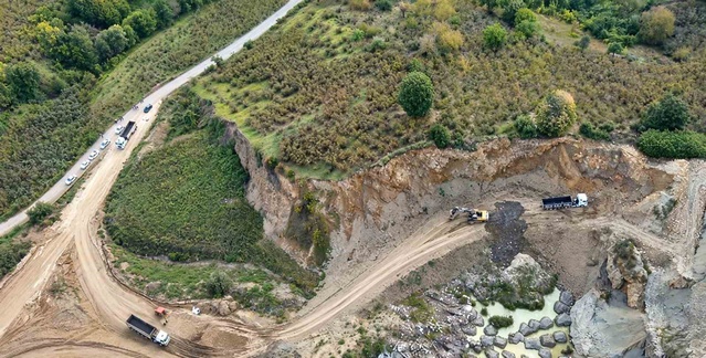 Düzce Çilimli'de atık döken 8 şüpheliye işlem başlatıldı, 3 kamyon ele geçirildi