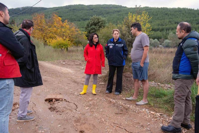 Menteşe Belediye Başkanı Köksal Aras, Yeniköy ve Ortaköy'de incelemelerde bulundu