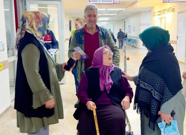 Bayburt Devlet Hastanesi Dünya Yaşlılar Günü'nde hasta ve personele bilgi verdi