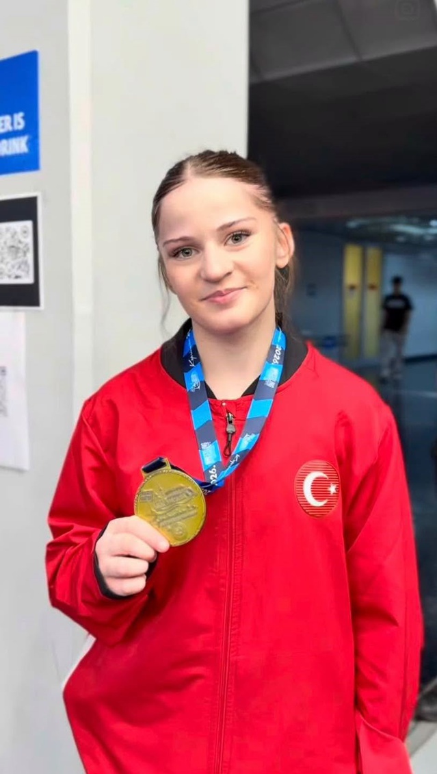 Erzincan İl Özel İdaresi güreşçileri U15 Balkan Şampiyonası'ndan iki madalyayla döndü