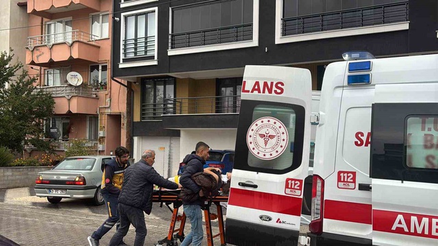 Kütahya Tavşanlı'da motosikletin çarptığı yaya ve sürücü hastaneye kaldırıldı