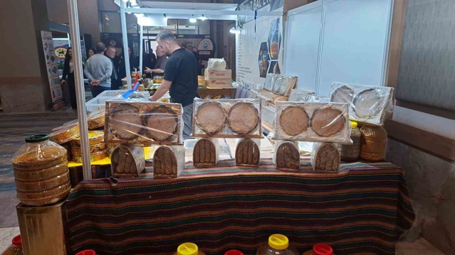 Trabzon'daki Arı Ürünleri Fuarı'nda yöresel bal ve polenler sergilendi