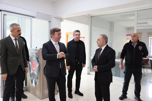 Erzincan Valisi Aydoğdu, halkla ilişkiler bürolarının işleyişini inceledi