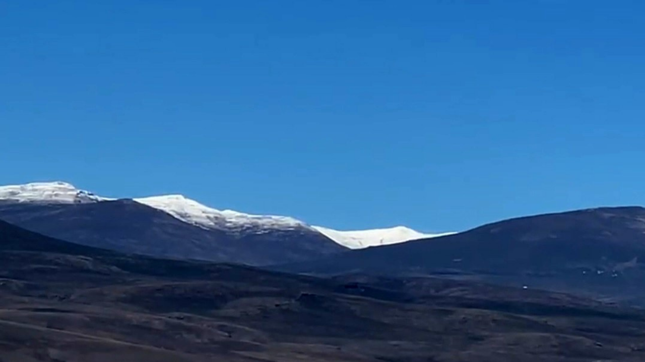 Kars’ta yüksek kesimlere mevsimin ilk karı düştü