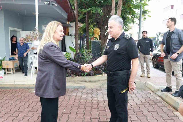Mersin İl Emniyet Müdürü Fahri Aktaş, Bahçelievler'de esnafla sohbet etti