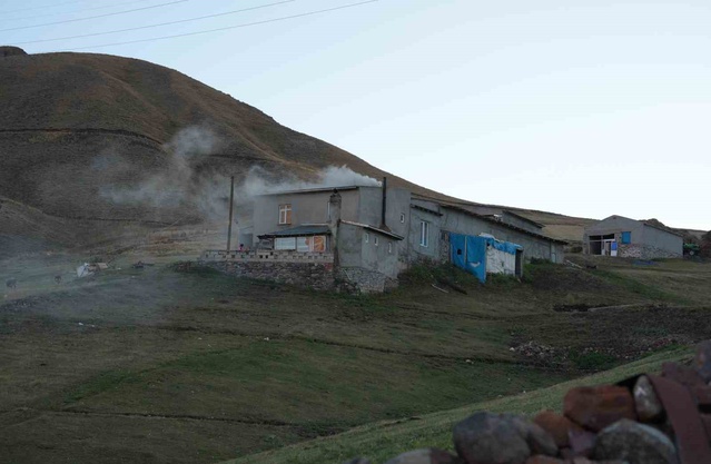 Erzurum'da Beri Piri Komu'nda kışın hane sayısı 4'e düşse de hayvancılık sürüyor