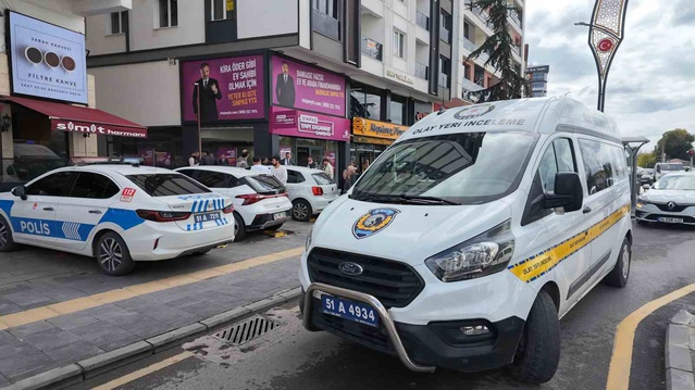 Niğde'de 55 yaşındaki adam apartmanın 6'ncı katından düşerek yaşamını yitirdi.