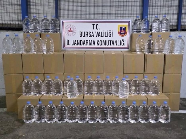 Bursa'da jandarmanın araç aramasında bin 260 litre etil alkol ele geçirildi