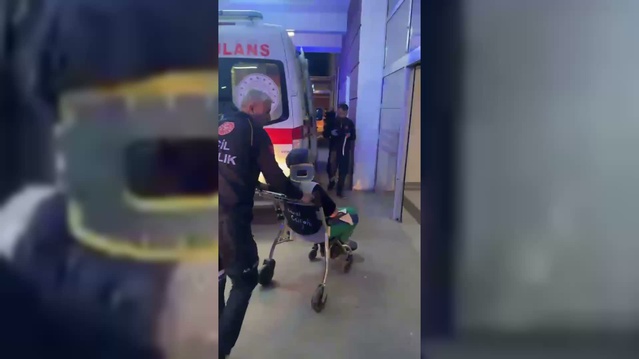Adıyaman'da tarım işçisi taşıyan minibüsle otomobil çarpıştı, 15 kişi yaralandı