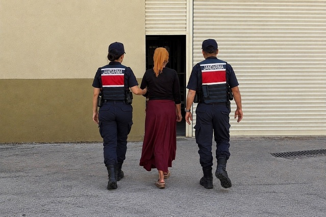 Kesinleşmiş 15 yıl cezayla aranan hırsızlık şüphelisi yakalandı
