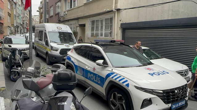 Şişli'de 7 katlı binanın en üst katından düşen 26 yaşındaki kadın öldü