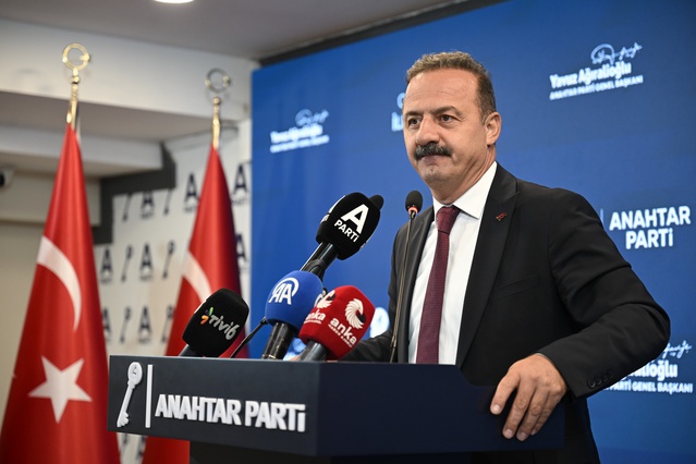Anahtar Parti Başkanı Yavuz Ağıralioğlu, İzzetbegoviç'i vefat yıl dönümünde andı