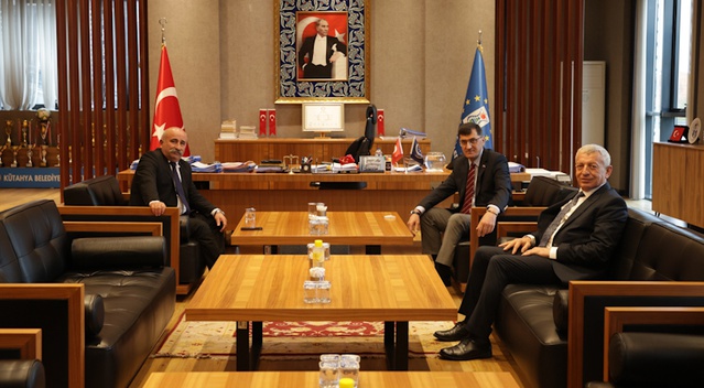 Kütahya Belediye Başkanı Kahveci, Dumlupınar ve Şaphane başkanlarını ağırladı