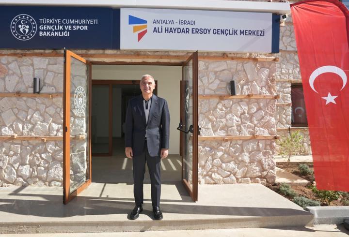 Bakan Ersoy baba ocağında iki yeni eserin açılışını yaptı
