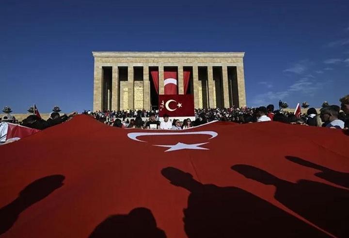 YAŞASIN CUMHURİYET! Türkiye, 29 Ekim Cumhuriyet Bayramı'nı kutluyor