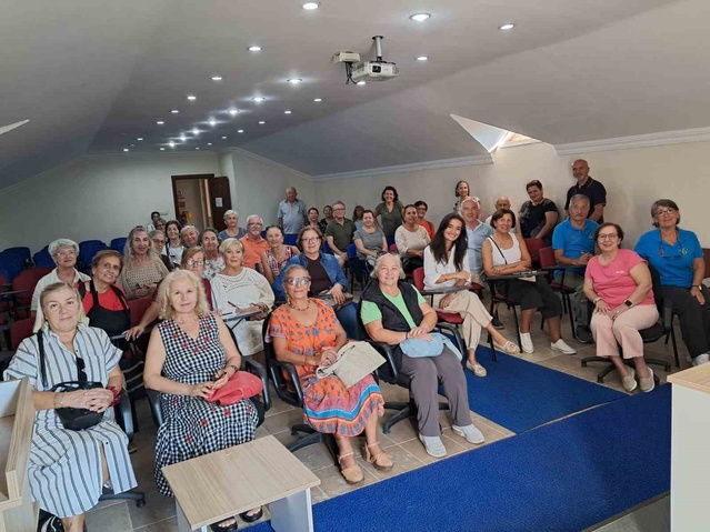 Muğla Köyceğiz'de Tazelenme Üniversitesi yeni dönemi Özlem Özen'in dersiyle açtı