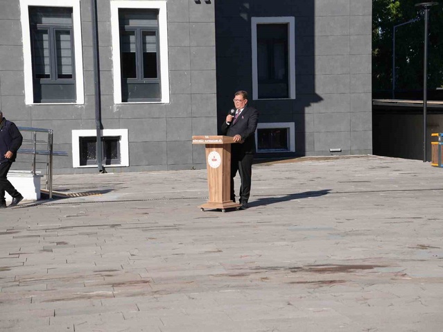 Muğla Köyceğiz'de Muhtarlar Günü töreninde Atatürk büstüne çelenk sunuldu