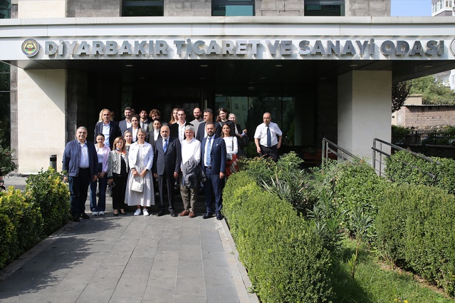 Ermenistan-Türkiye medya heyeti, 19 kişiyle Diyarbakır'da DTSO'ya ilk kez konuk oldu