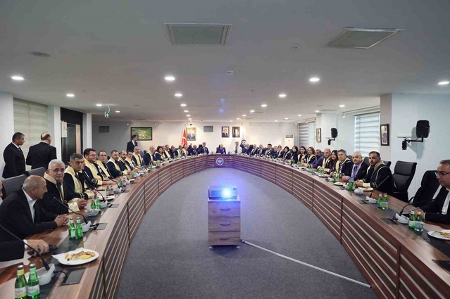 EBYÜ'nün gelecek hedefleri Binali Yıldırım'ın katıldığı toplantıda ele alındı