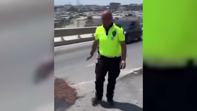 Bakan Çiftçi, Hatay'da motor yağını toprakla kapatan polise teşekkür etti