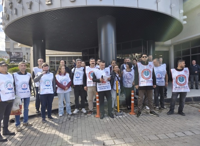 Balçova Belediyesinde memurlar yedi aydır imzalanmayan TİS için iş bıraktı