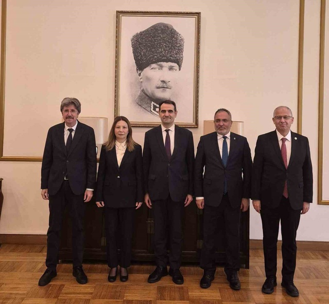 OMÜ Rektörü Aydın, Pekin'de Büyükelçi Ünal'la öğrenci hareketliliğini görüştü
