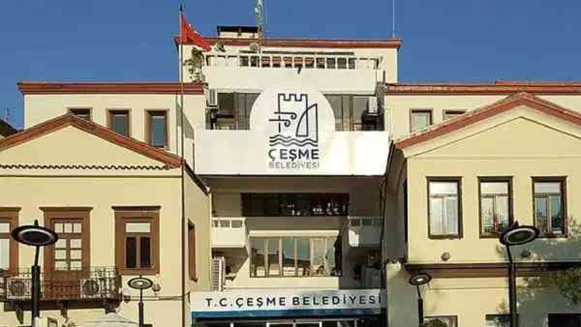 Çeşme Belediyesi'ne operasyon