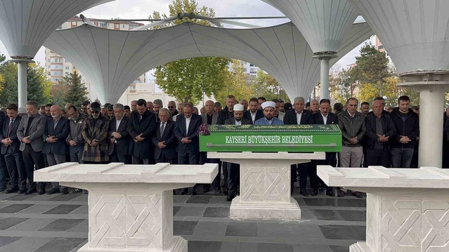 Gazeteci Çetin ve Yusuf Agaşe'nin annesi Nimet Agaşe 79 yaşında hayatını kaybetti