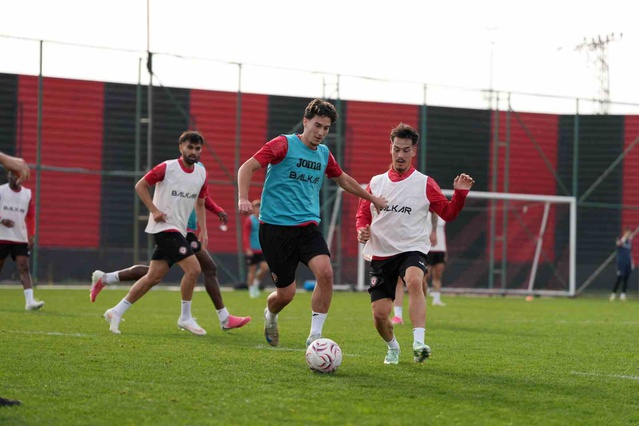 Çorum FK, Erzurumspor FK ile oynayacağı maçın hazırlıklarına Burak Yılmaz'la başladı